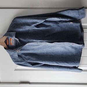 Or is Tech Chambray Long sleeve